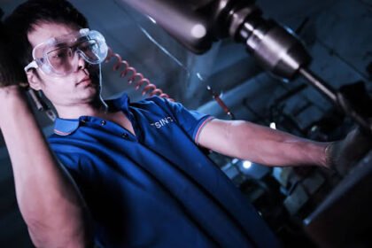 How can tin can manufacturer control corrosion and surface defects?