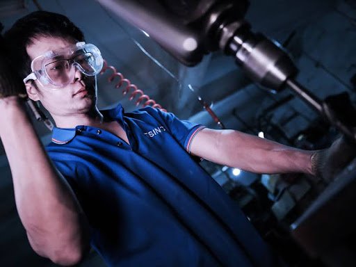 How can tin can manufacturer control corrosion and surface defects?